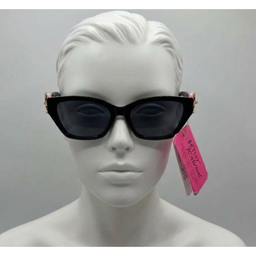 Betsey Johnson Cat Eye Sunglasses Black Gold Heart Buckle NWT